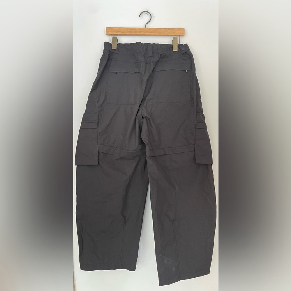 Gap × BÉIS Convertible Cargo Barrel Pants black 8 shorts - Picture 11 of 11